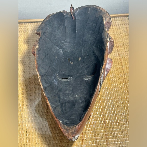 Vintage African hand carved and hand painted mask in great condition - Picture 2 of 8